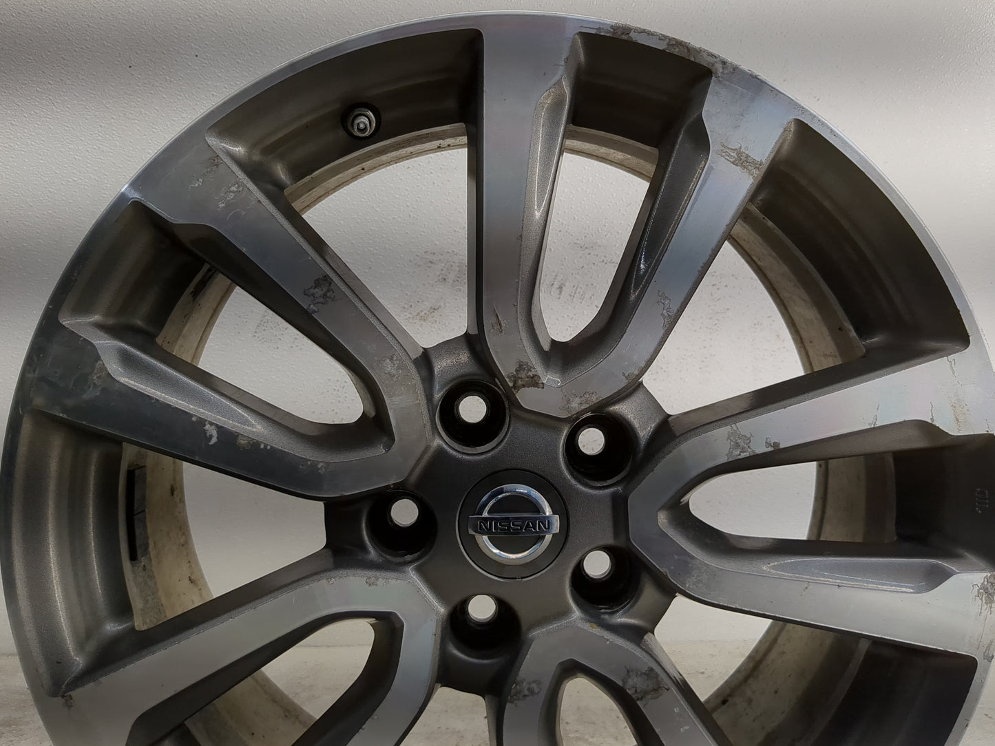 2013-2016 Nissan Pathfinder Oem Wheel Rim - Oemusedautoparts1.com