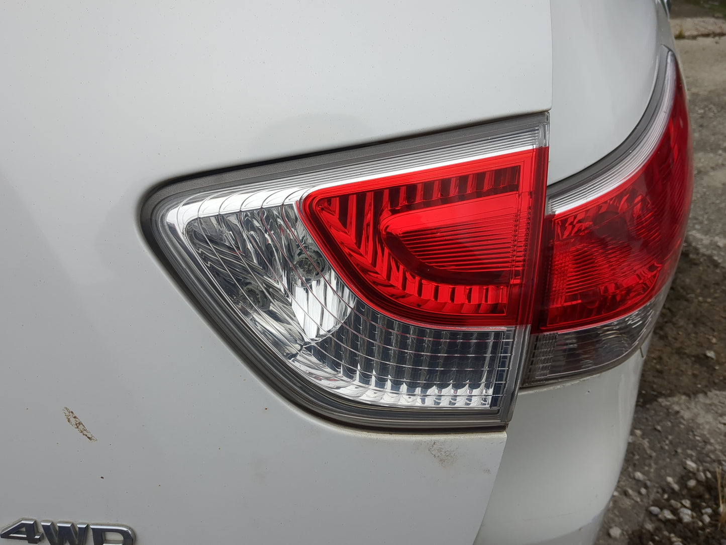2013 Nissan Pathfinder Passenger Right Side Deck Lid Mounted Tail Light 1173483 - Oemusedautoparts1.com