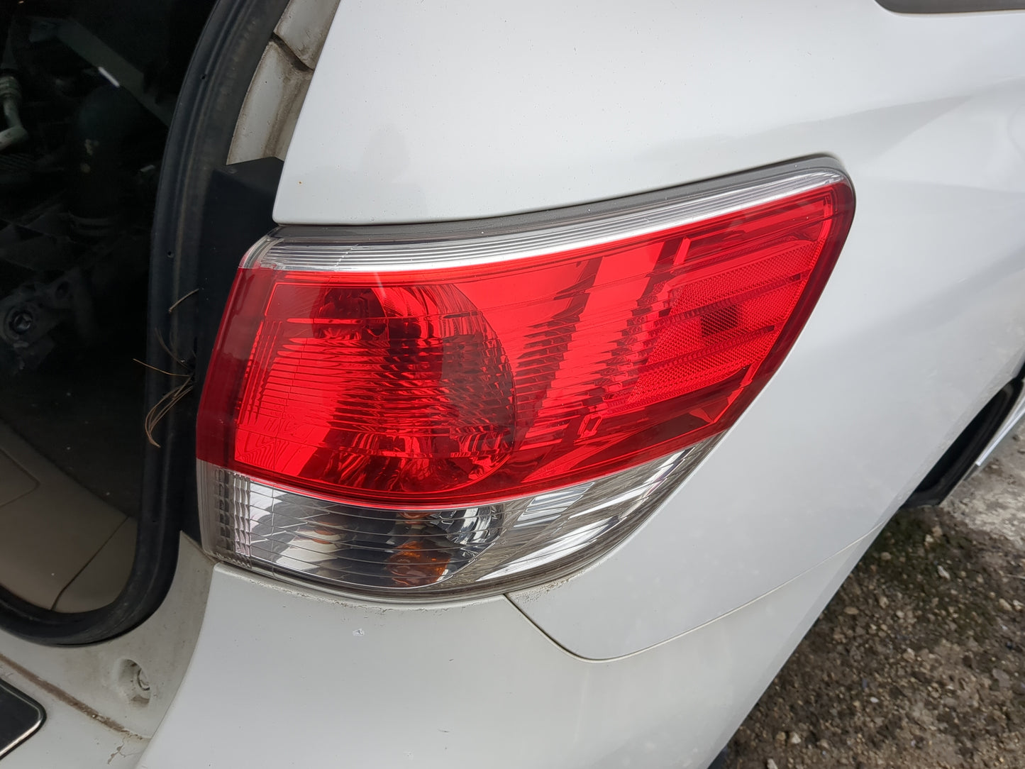 2013-2016 Nissan Pathfinder Tail Light Assembly Passenger Right OEM Fits Fits 2013 2014 2015 2016 OEM Used Auto Parts - Oemu