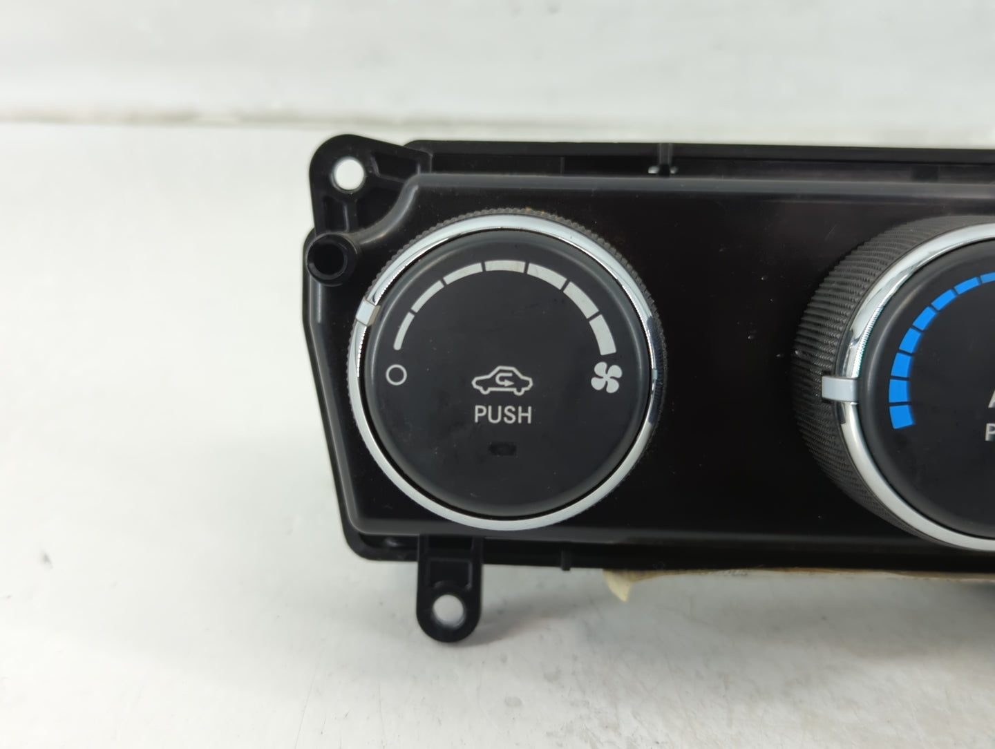 2013 Nissan Pathfinder Climate Control Module Temperature AC/Heater Replacement P/N:P55111278AD Fits OEM Used Auto Parts - O