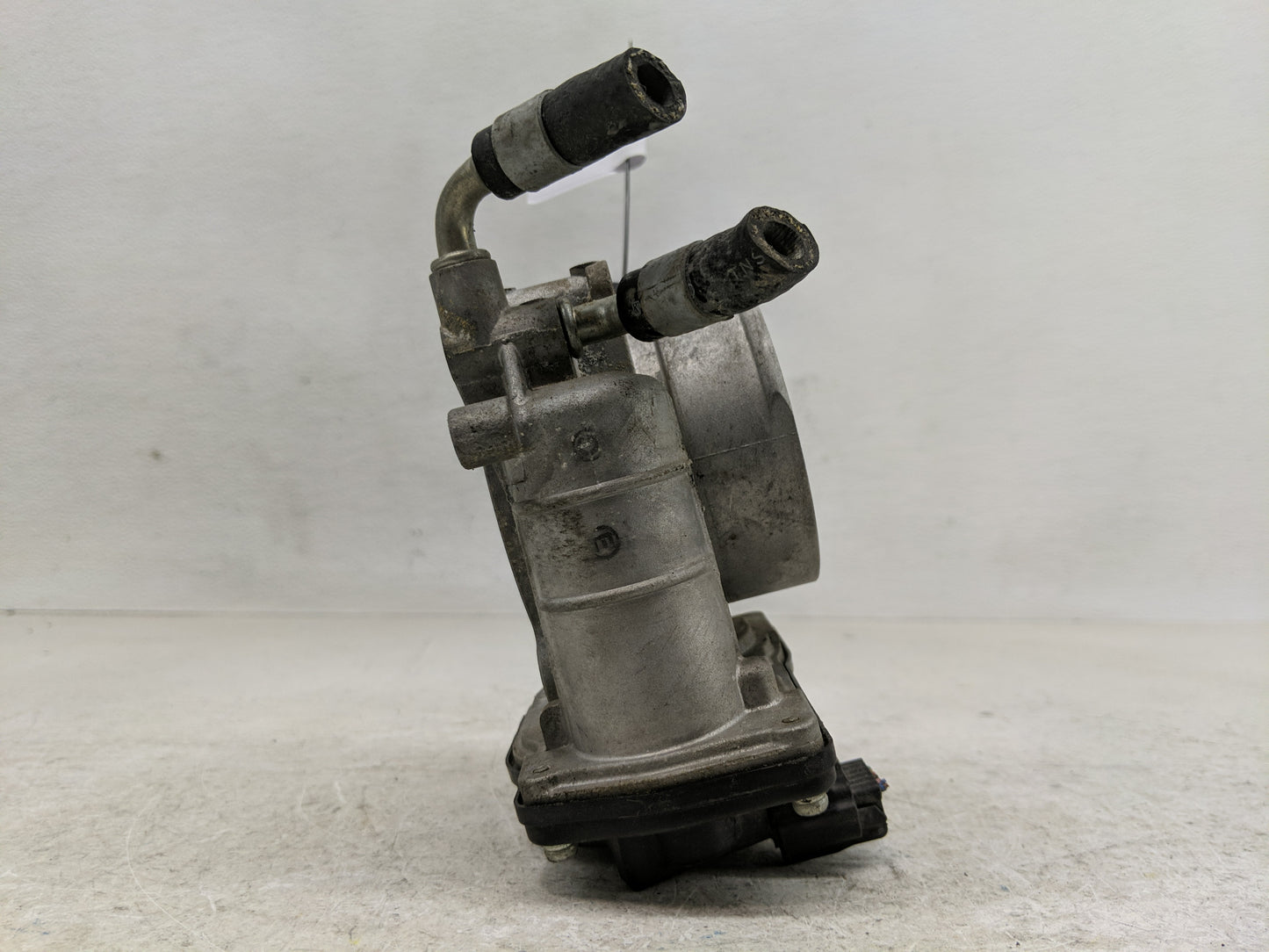 2013-2014 Nissan Pathfinder Throttle Body Fits Fits 2007 2008 2009 2010 2011 2012 2013 2014 OEM Used Auto Parts - Oemusedaut