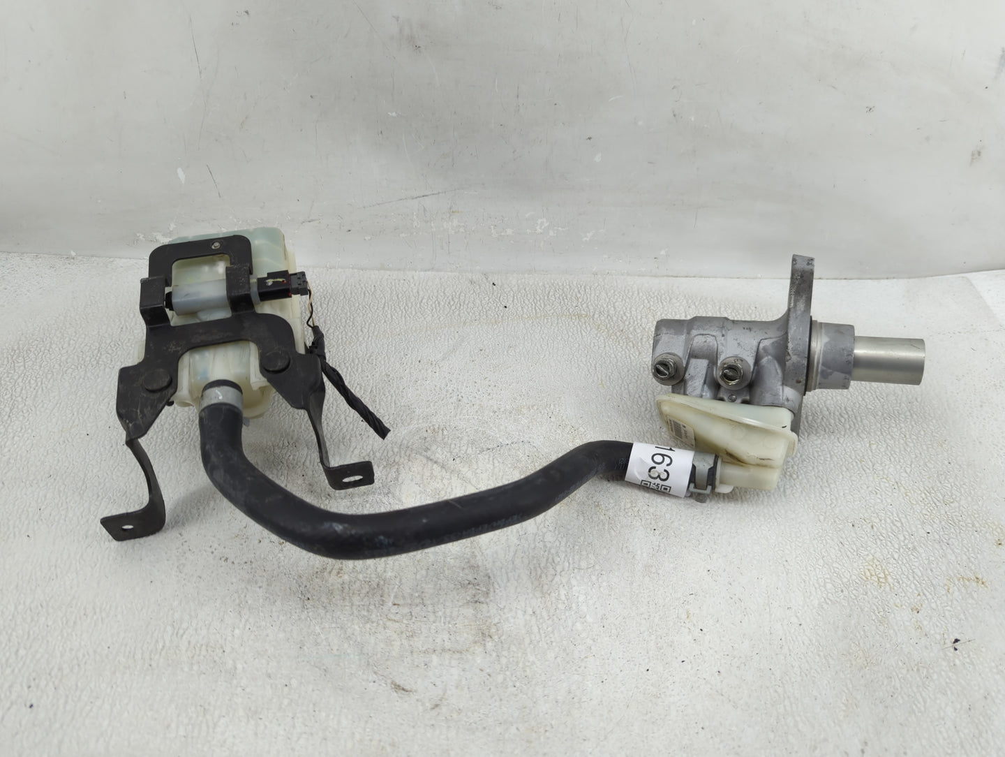 2013-2020 Nissan Pathfinder Brake Master Cylinder 1276163 - Oemusedautoparts1.com