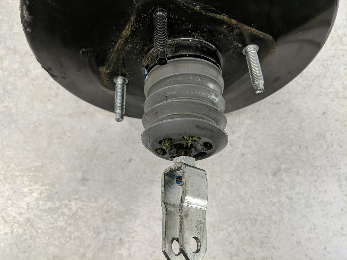 2013-2013 Nissan Pathfinder Power Brake Booster Oem - Oemusedautoparts1.com