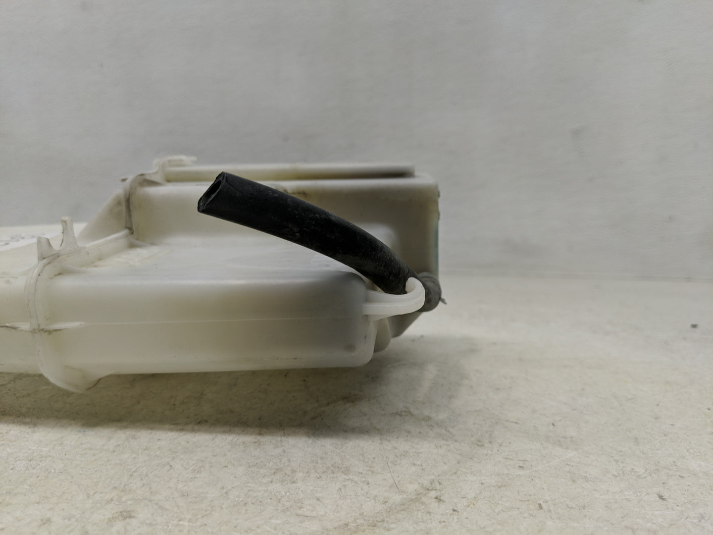2013 Nissan Pathfinder Radiator Coolant Overflow Expansion Tank Bottle - Oemusedautoparts1.com