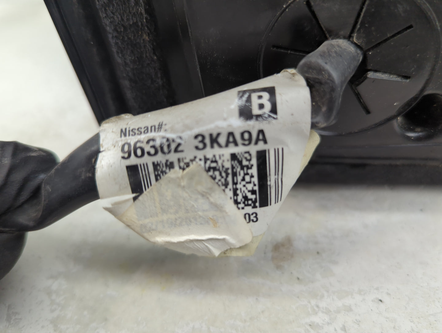 2013-2016 Nissan Pathfinder Driver Side View Mirror - Left Door Mirror OEM Used - Oemusedautoparts1.com