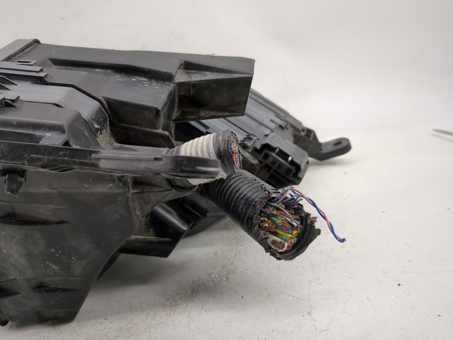 2013 Nissan Pathfinder Fusebox Fuse Box Panel Relay Module P/N:284B7 ZE03B Fits OEM Used Auto Parts - Oemusedautoparts1.com