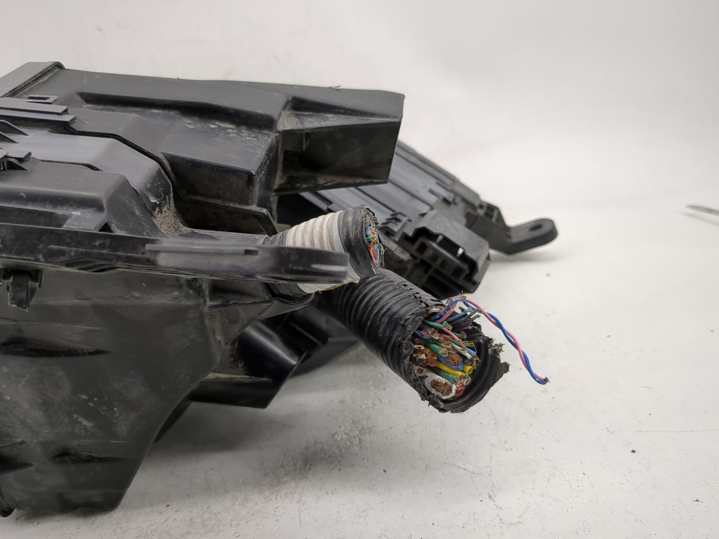 2013 Nissan Pathfinder Fusebox Fuse Box Panel Relay Module P/N:284B7 ZE03B Fits OEM Used Auto Parts - Oemusedautoparts1.com