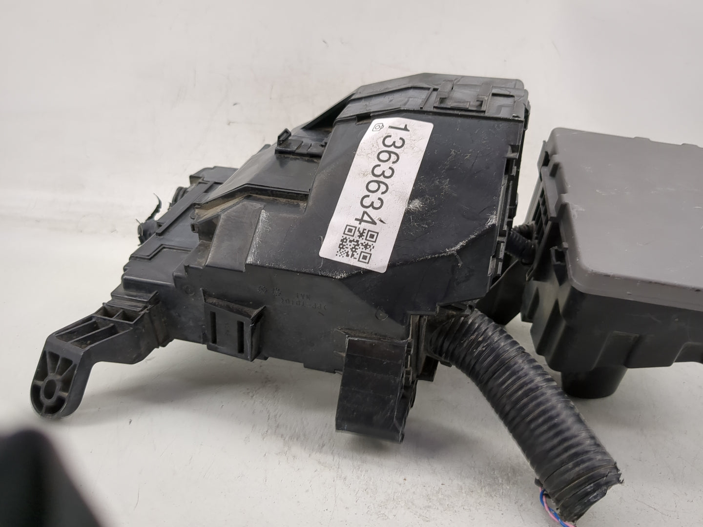 2013 Nissan Pathfinder Fusebox Fuse Box Panel Relay Module P/N:284B7 ZE03B Fits OEM Used Auto Parts - Oemusedautoparts1.com
