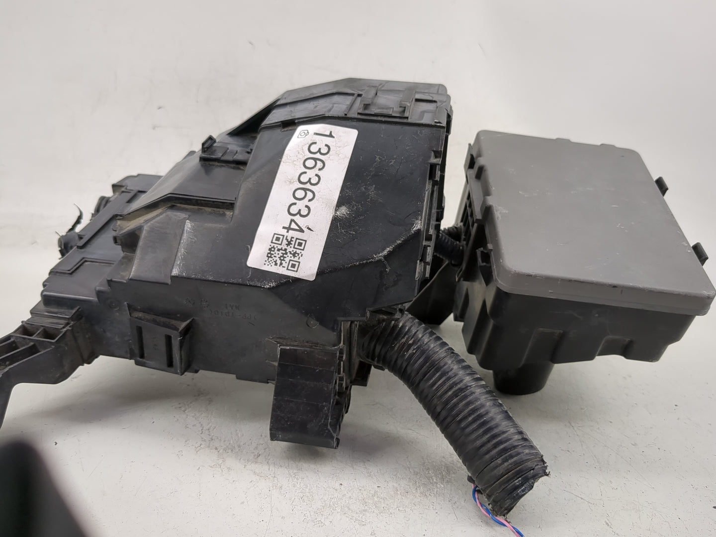 2013 Nissan Pathfinder Fusebox Fuse Box Panel Relay Module P/N:284B7 ZE03B Fits OEM Used Auto Parts - Oemusedautoparts1.com
