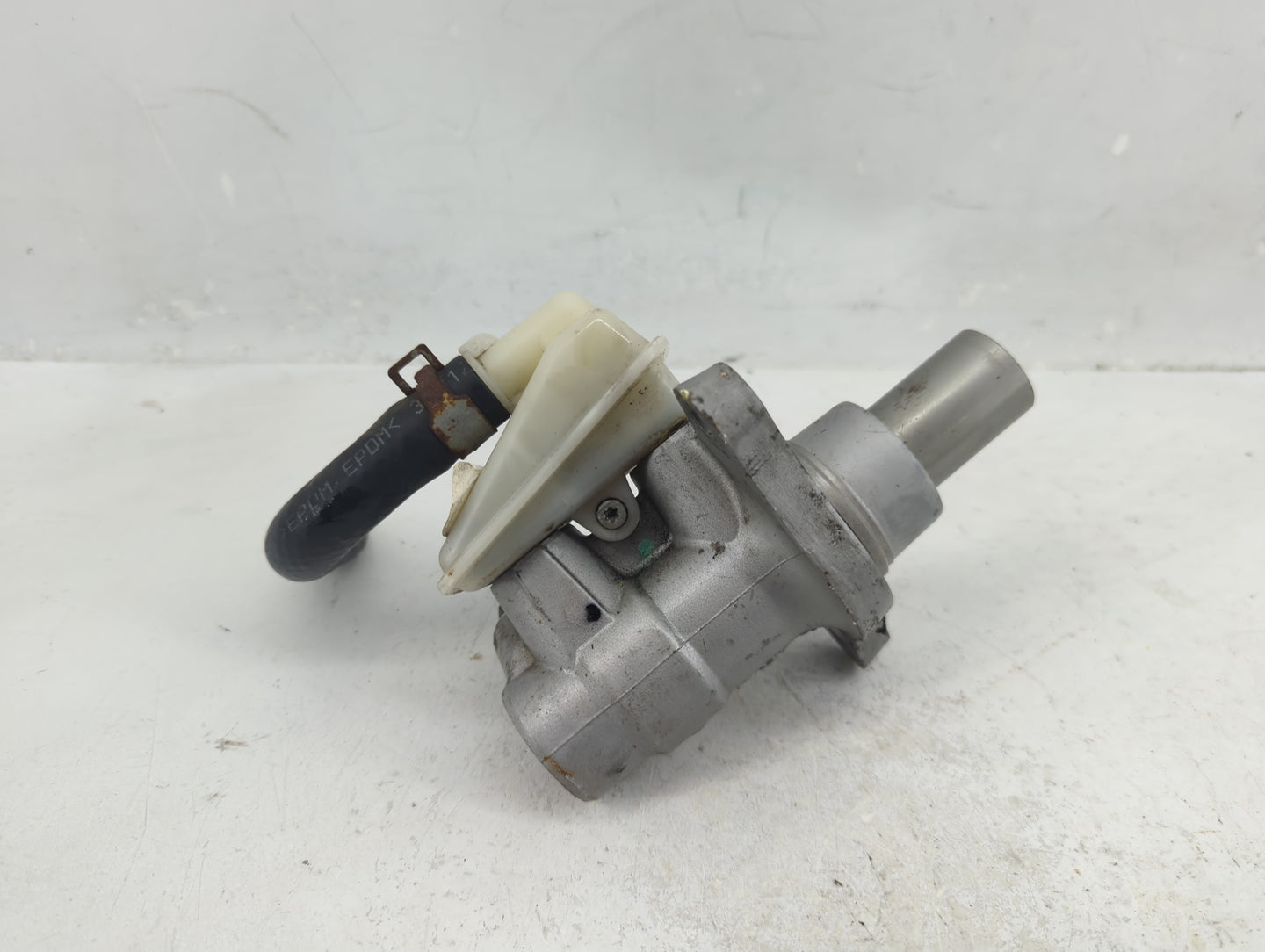 2013-2020 Nissan Pathfinder Brake Master Cylinder 1376367 - Oemusedautoparts1.com