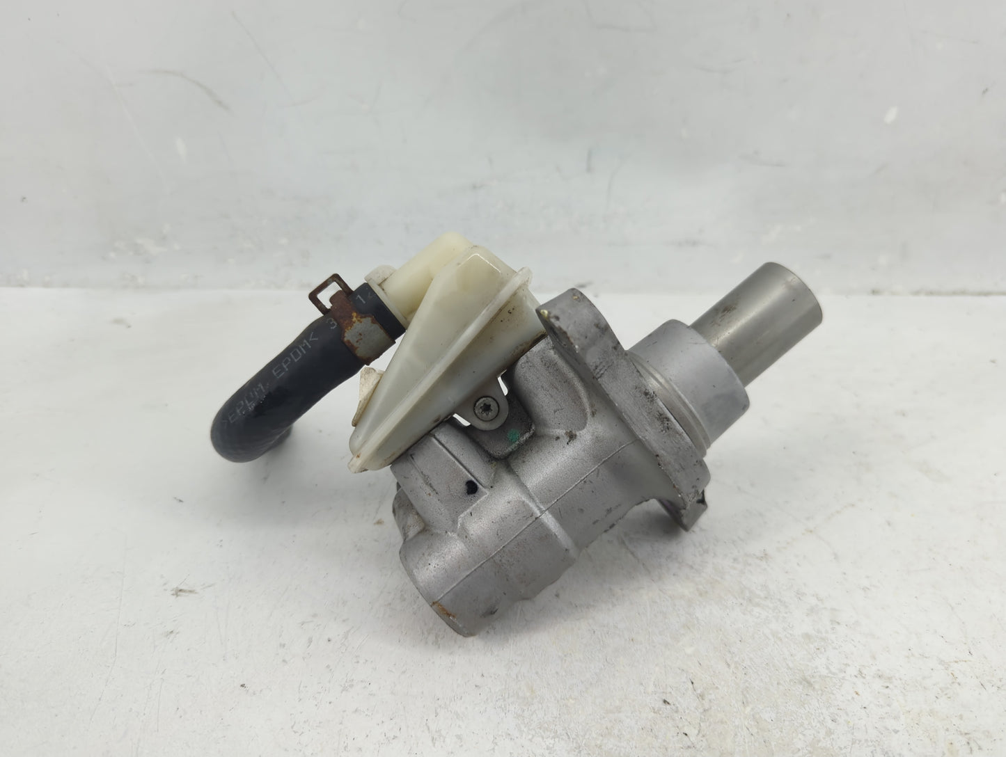 2013-2020 Nissan Pathfinder Brake Master Cylinder 1376367 - Oemusedautoparts1.com