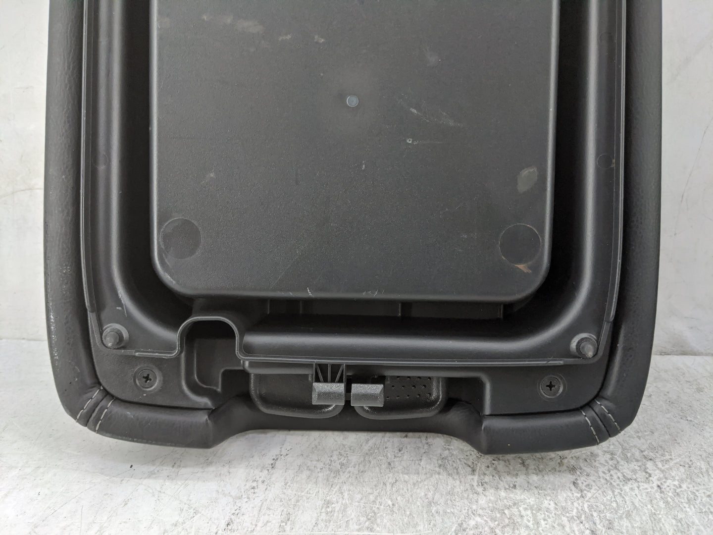 2013 Nissan Pathfinder Center Console Armrest Cover Lid P/N:96920 3KA1A 96920-3KA1A Fits OEM Used Auto Parts - Oemusedautopa