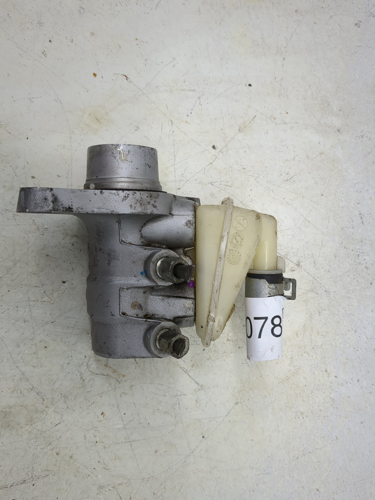 2013-2016 Nissan Pathfinder Brake Master Cylinder 1513078 - Oemusedautoparts1.com