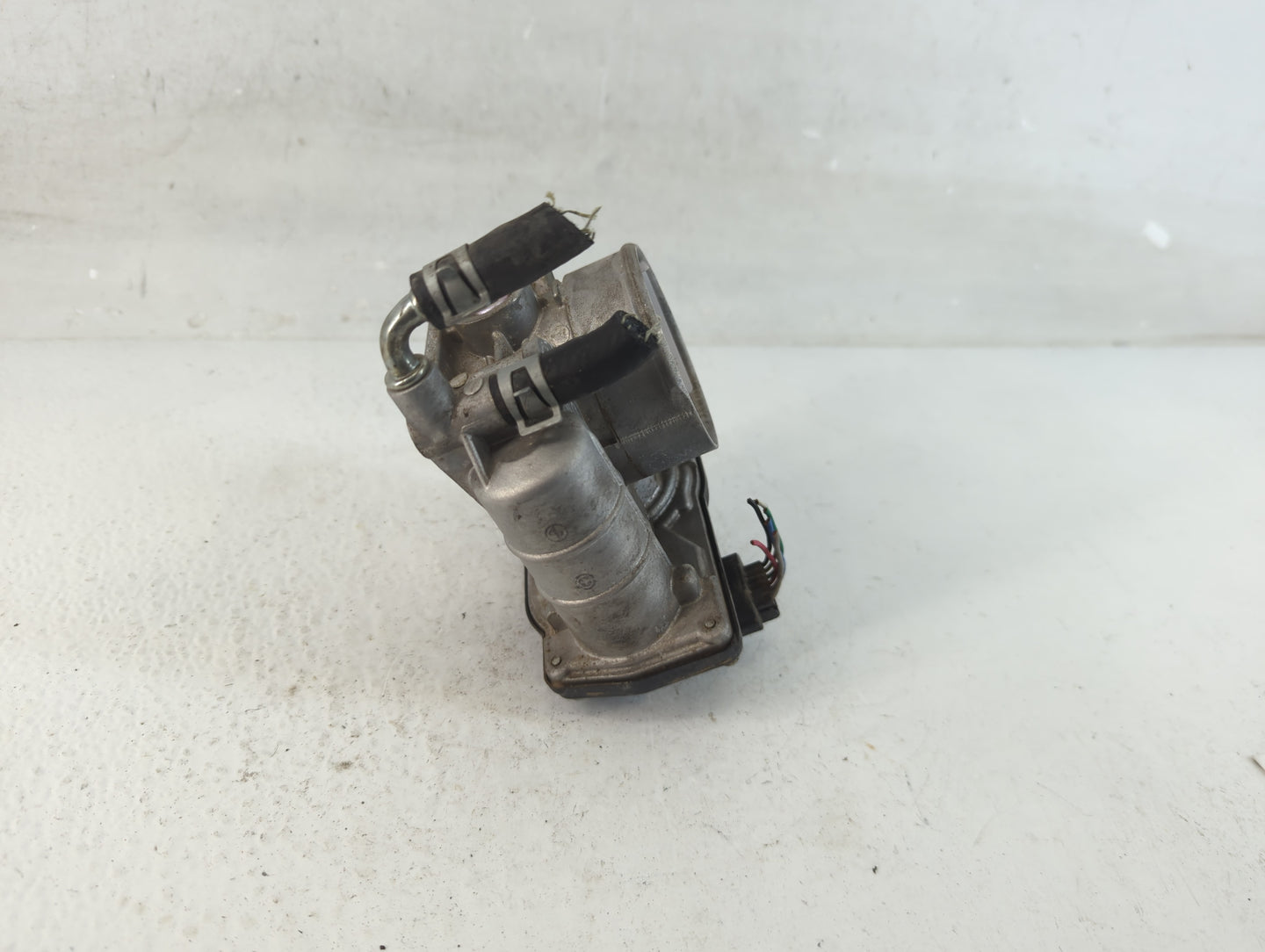 2011-2015 Nissan Rogue Throttle Body P/N:RME60-15 Fits Fits 2011 2012 2013 2014 2015 OEM Used Auto Parts - Oemusedautoparts1