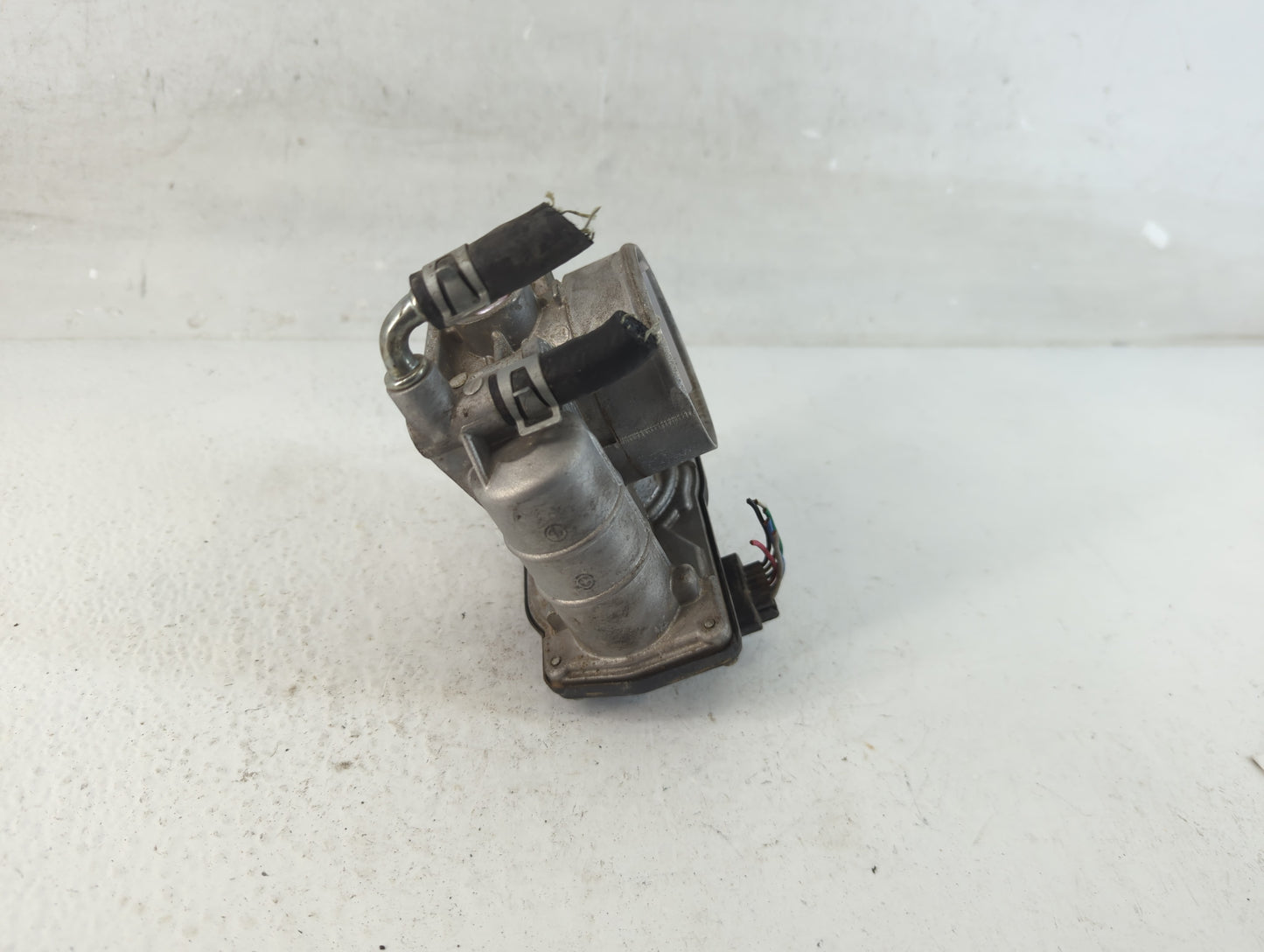 2011-2015 Nissan Rogue Throttle Body P/N:RME60-15 Fits Fits 2011 2012 2013 2014 2015 OEM Used Auto Parts - Oemusedautoparts1