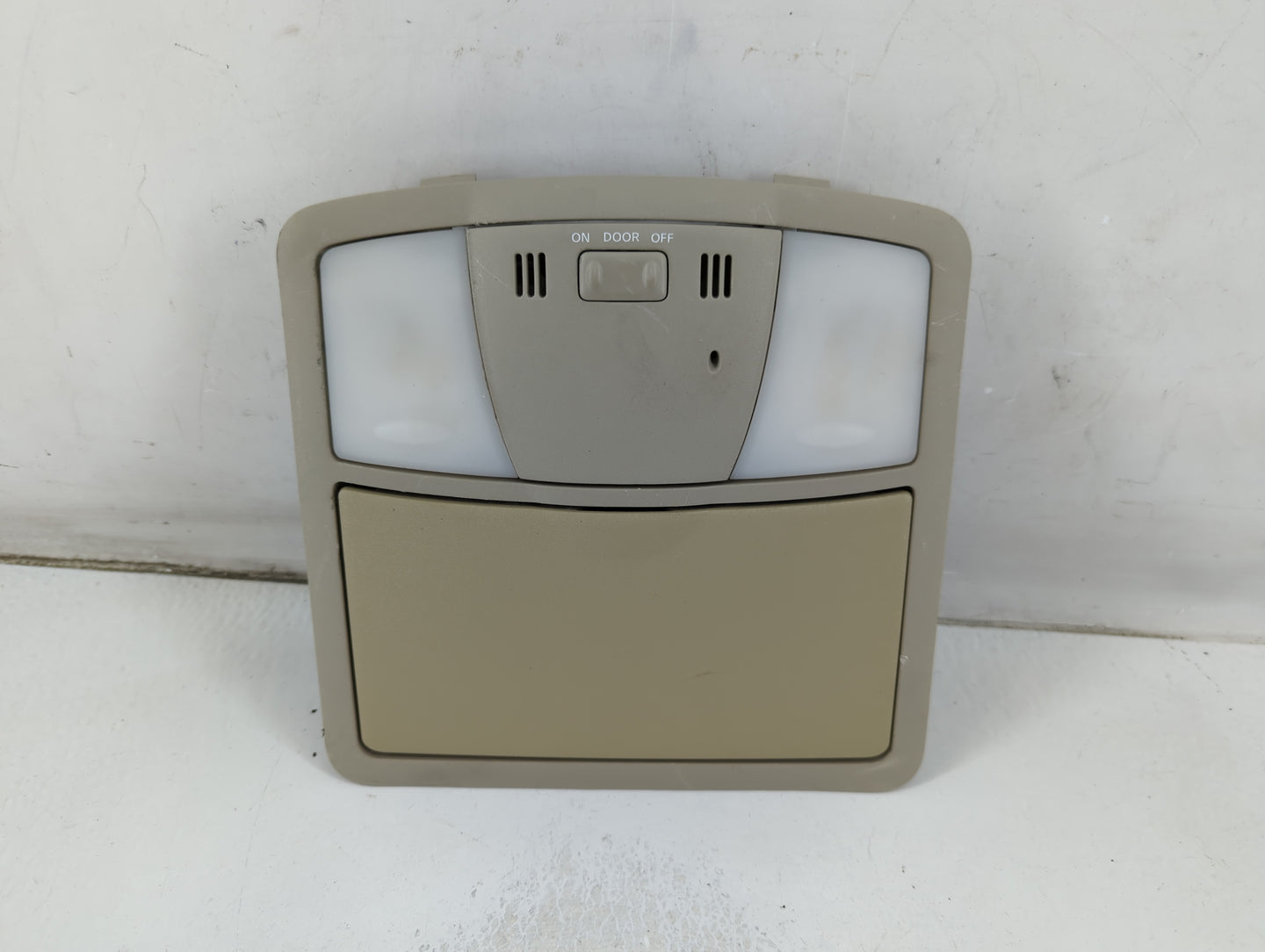2013-2015 Nissan Rogue Overhead Roof Console 1047748 - Oemusedautoparts1.com