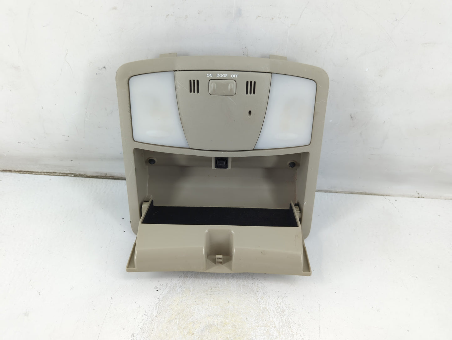 2013-2015 Nissan Rogue Overhead Roof Console 1047748 - Oemusedautoparts1.com