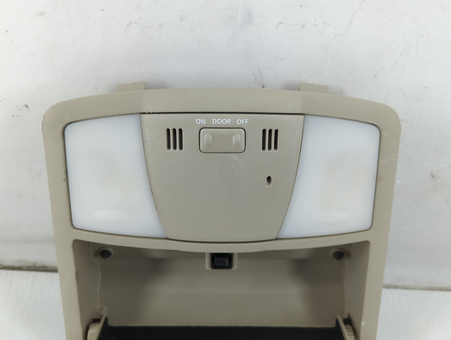 2013-2015 Nissan Rogue Overhead Roof Console 1047748 - Oemusedautoparts1.com