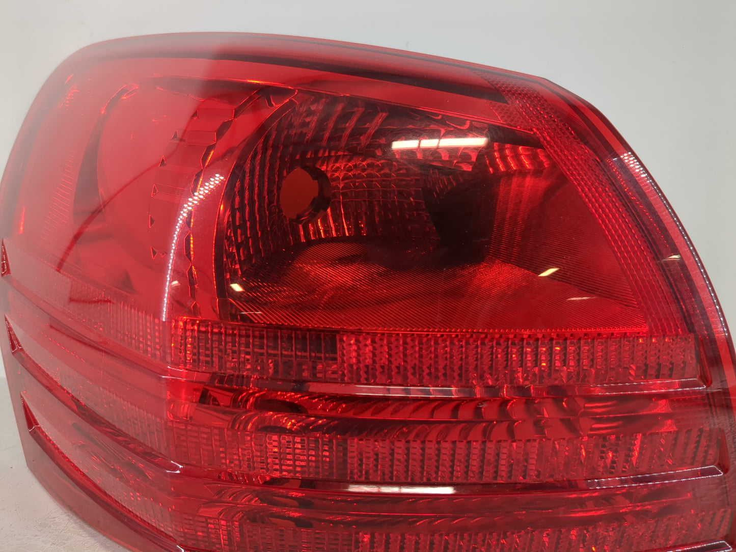2008-2015 Nissan Rogue Tail Light Assembly Driver Left OEM Fits Fits 2008 2009 2010 2011 2012 2013 2014 2015 OEM Used Auto P