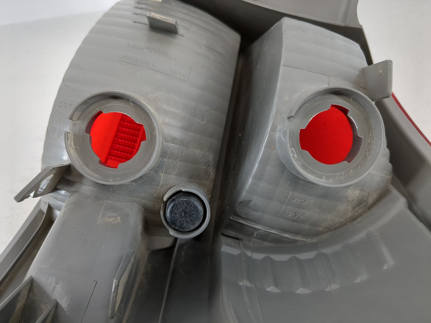 2008-2015 Nissan Rogue Tail Light Assembly Driver Left OEM Fits Fits 2008 2009 2010 2011 2012 2013 2014 2015 OEM Used Auto P