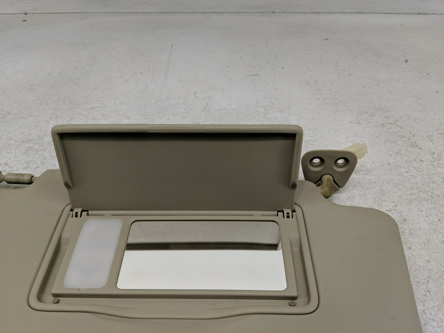 2008-2015 Nissan Rogue Sun Visor Shade Replacement Passenger Right Mirror Fits Fits 2008 2009 2010 2011 2012 2013 2014 2015 