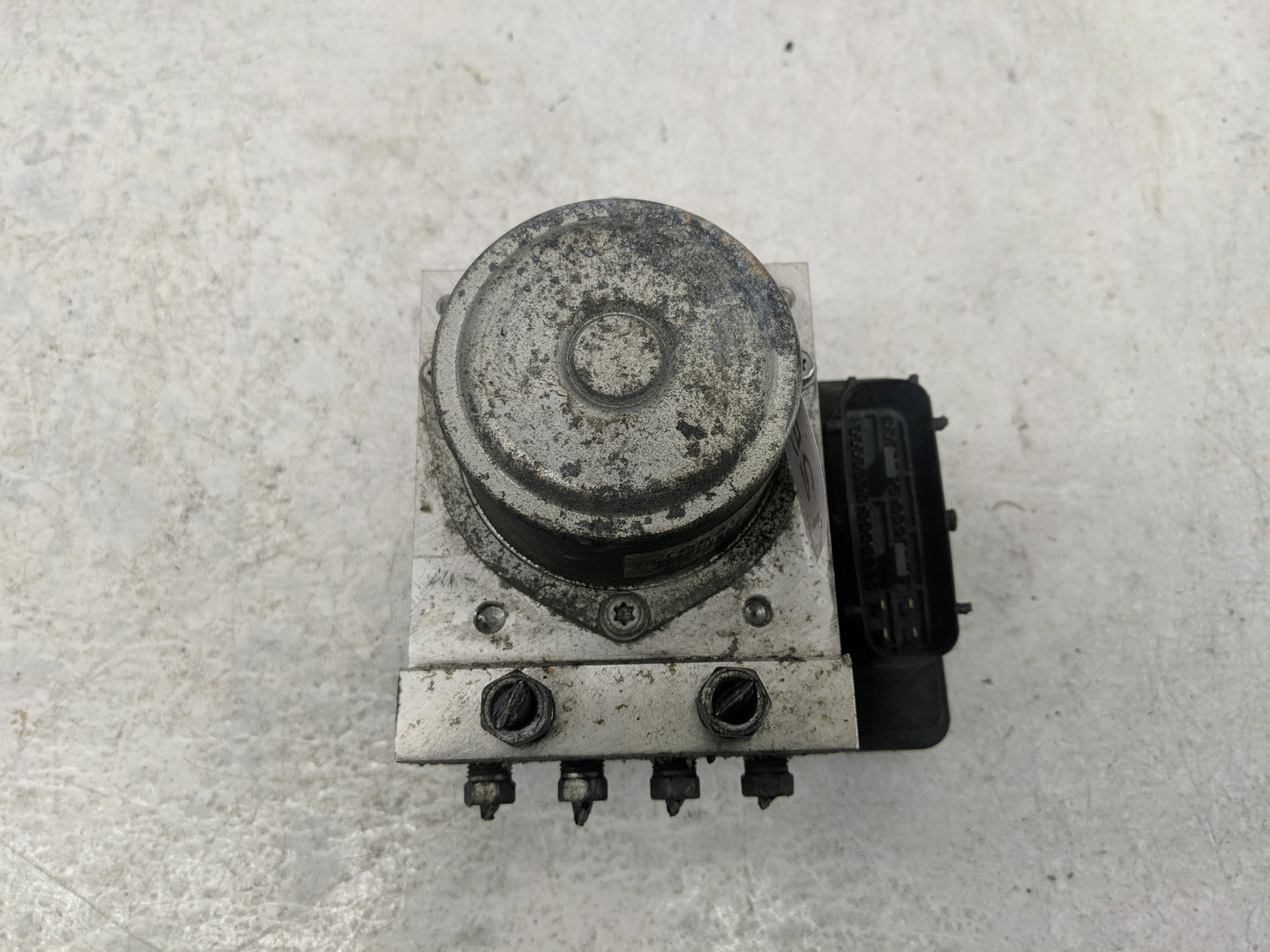 2012-2015 Nissan Rogue ABS Pump Control Module Replacement P/N:A98000E1K Fits Fits 2012 2013 2014 2015 OEM Used Auto Parts -