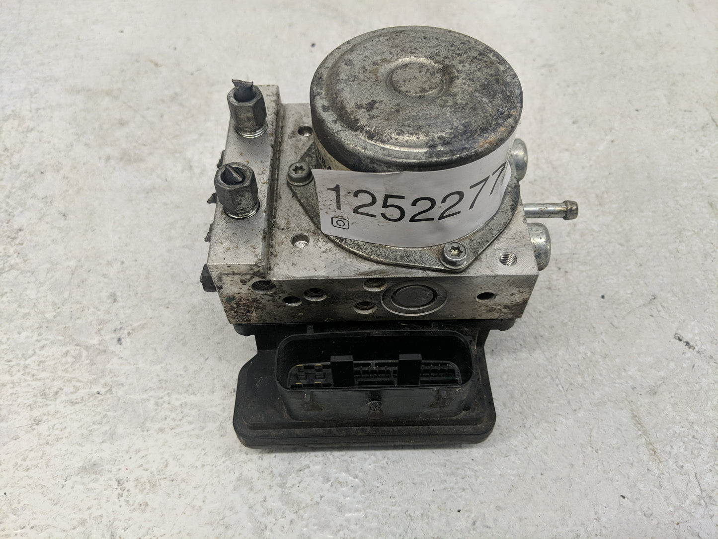 2012-2015 Nissan Rogue ABS Pump Control Module Replacement P/N:A98000E1K Fits Fits 2012 2013 2014 2015 OEM Used Auto Parts -