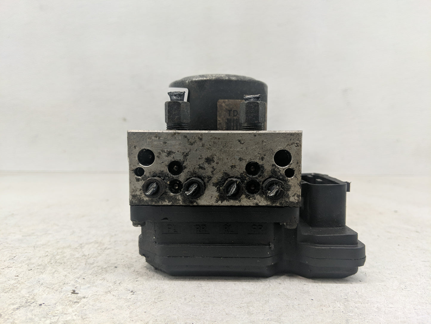 2012-2015 Nissan Rogue ABS Pump Control Module Replacement P/N:A98000E1K Fits Fits 2012 2013 2014 2015 OEM Used Auto Parts -