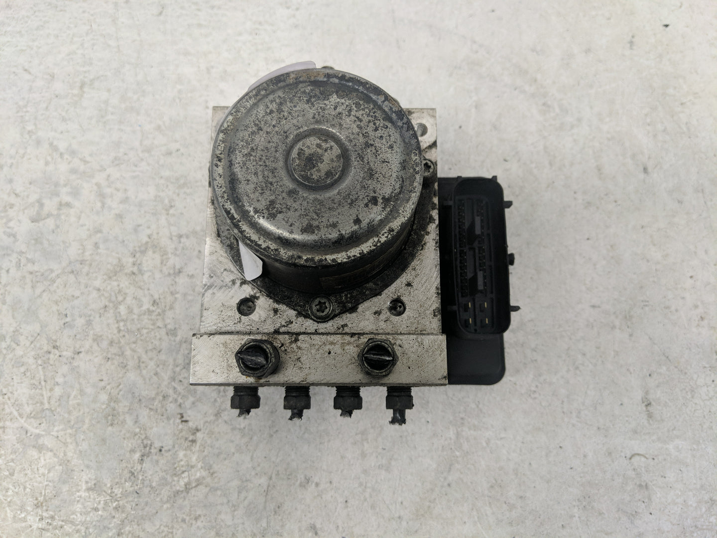 2012-2015 Nissan Rogue ABS Pump Control Module Replacement P/N:A98000E1K Fits Fits 2012 2013 2014 2015 OEM Used Auto Parts -