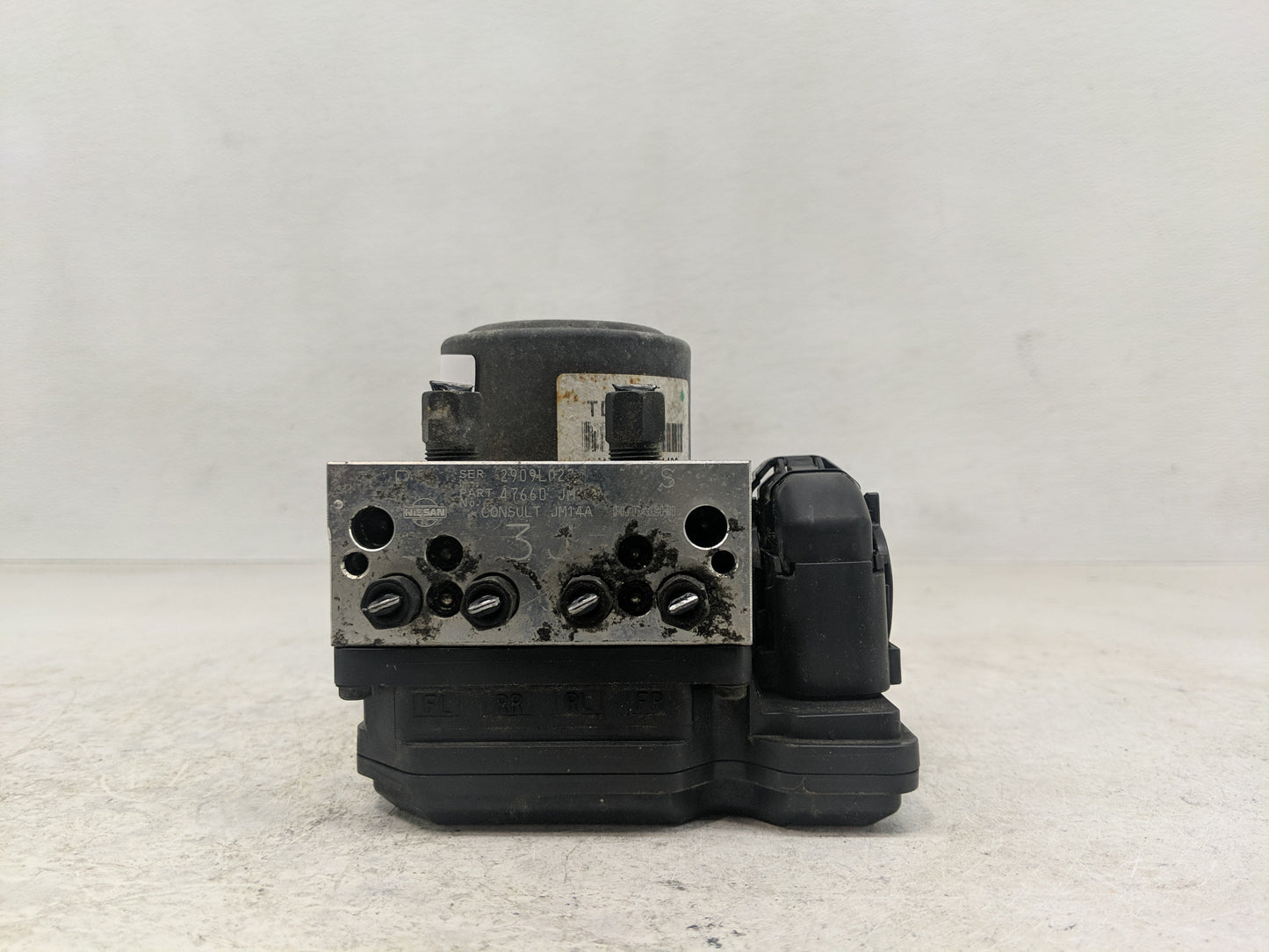 2012-2015 Nissan Rogue ABS Pump Control Module Replacement P/N:A98000E1K Fits Fits 2012 2013 2014 2015 OEM Used Auto Parts -