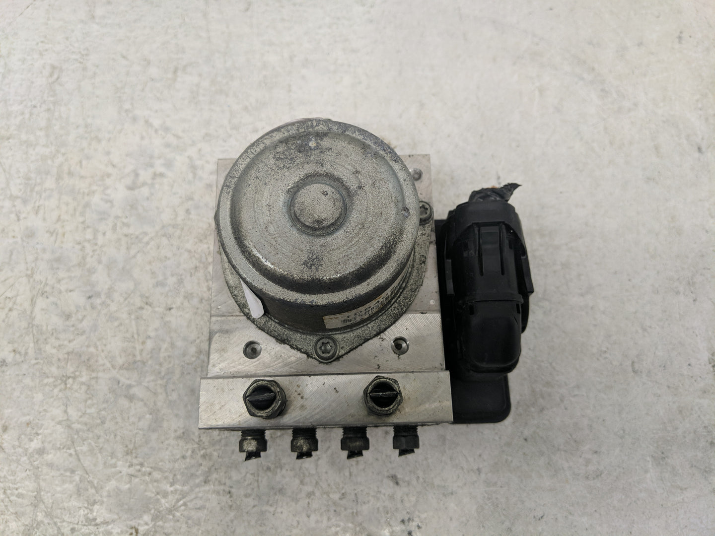2012-2015 Nissan Rogue ABS Pump Control Module Replacement P/N:A98000E1K Fits Fits 2012 2013 2014 2015 OEM Used Auto Parts -