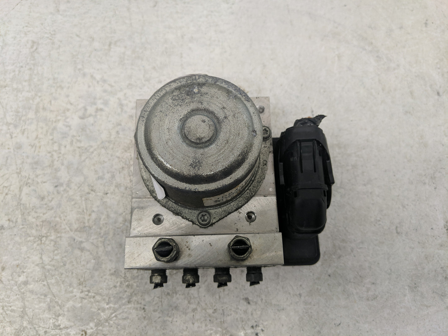 2012-2015 Nissan Rogue ABS Pump Control Module Replacement P/N:A98000E1K Fits Fits 2012 2013 2014 2015 OEM Used Auto Parts -
