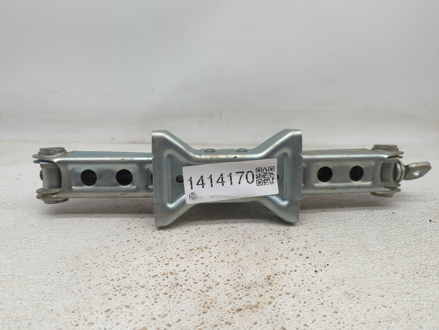 2013 Nissan Rogue Spare Scissor Car Jack 1414170 - Oemusedautoparts1.com