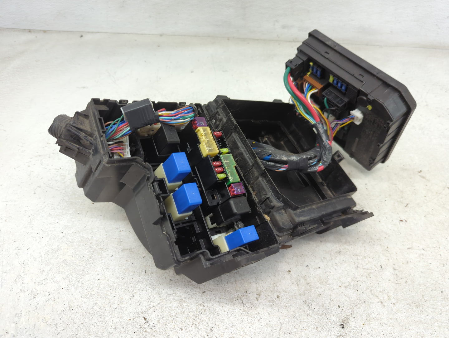 2012-2015 Nissan Rogue Fusebox Fuse Box Panel Relay Module P/N:284B6 JG03A Fits Fits 2012 2013 2014 2015 OEM Used Auto Parts