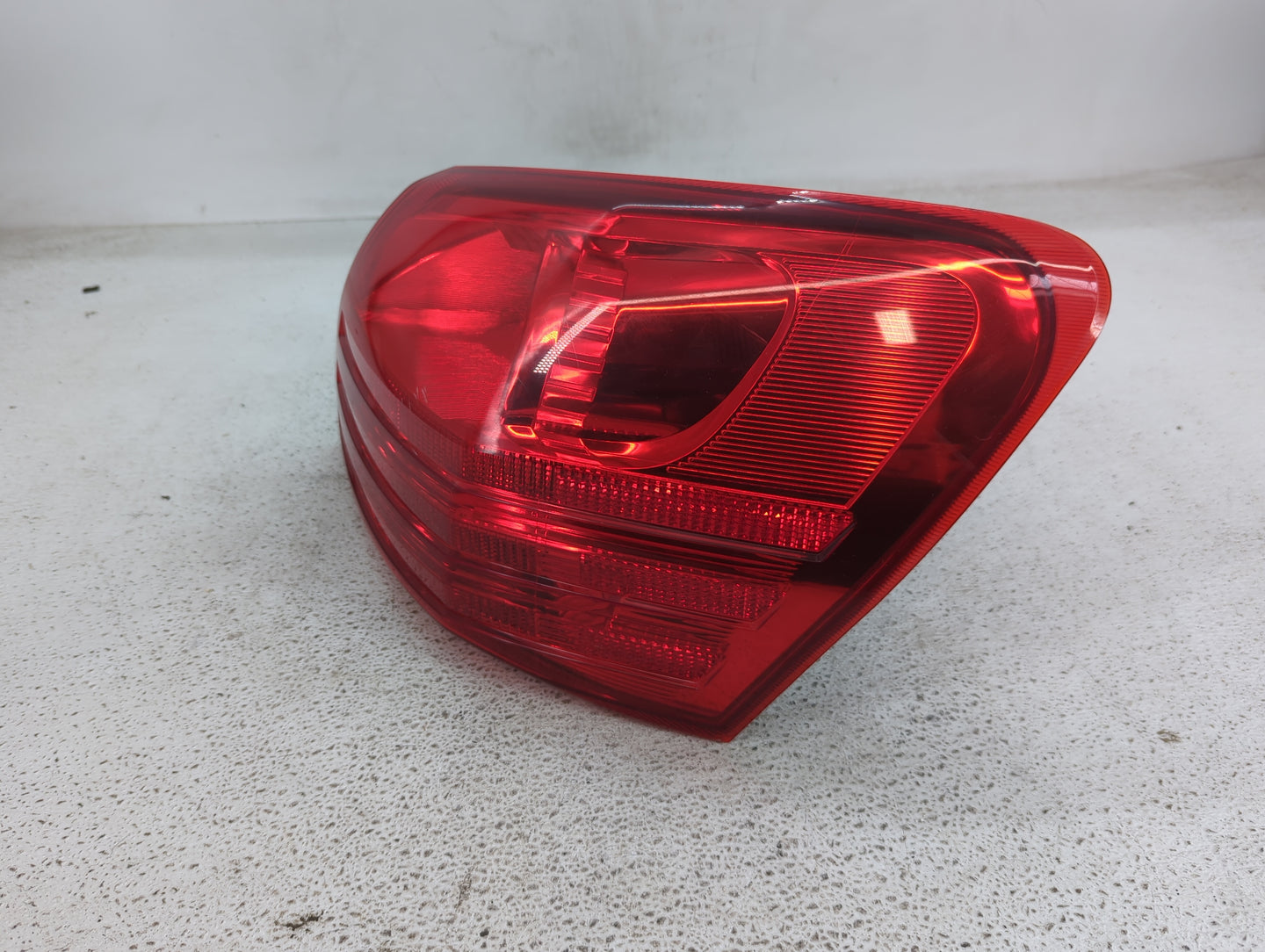 2008-2015 Nissan Rogue Tail Light Assembly Passenger Right OEM Fits Fits 2008 2009 2010 2011 2012 2013 2014 2015 OEM Used Au