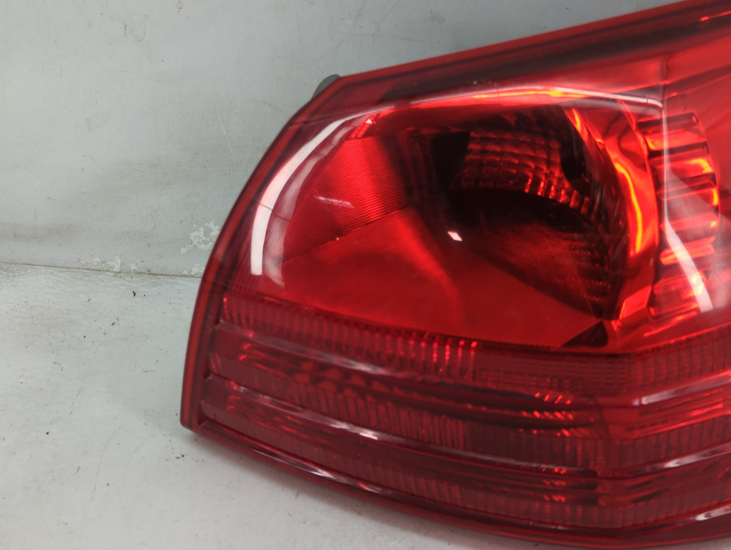 2008-2015 Nissan Rogue Tail Light Assembly Driver Left OEM Fits Fits 2008 2009 2010 2011 2012 2013 2014 2015 OEM Used Auto P