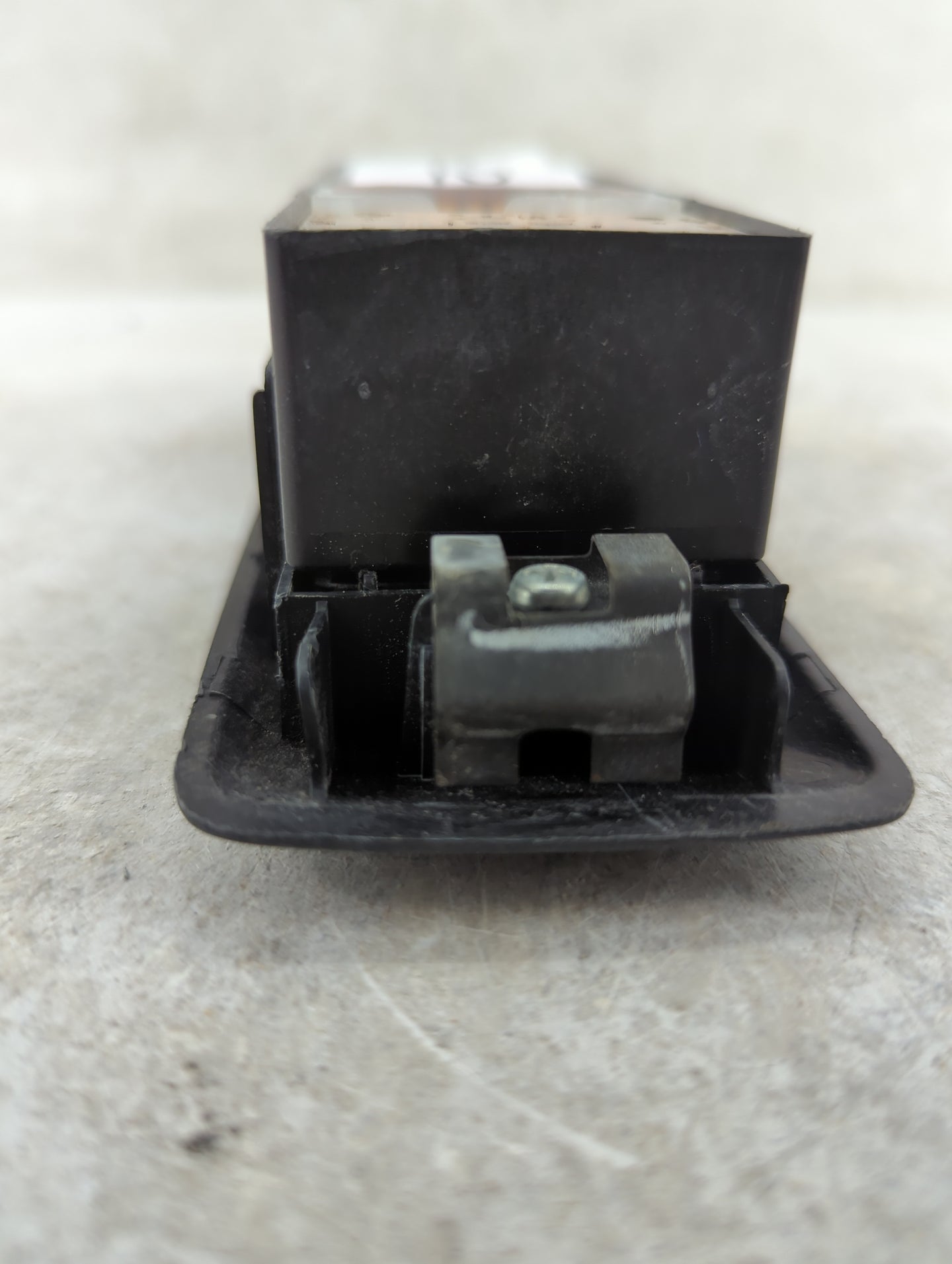 2013 Nissan Rogue Master Power Window Switch Replacement Driver Side Left Fits OEM Used Auto Parts - Oemusedautoparts1.com