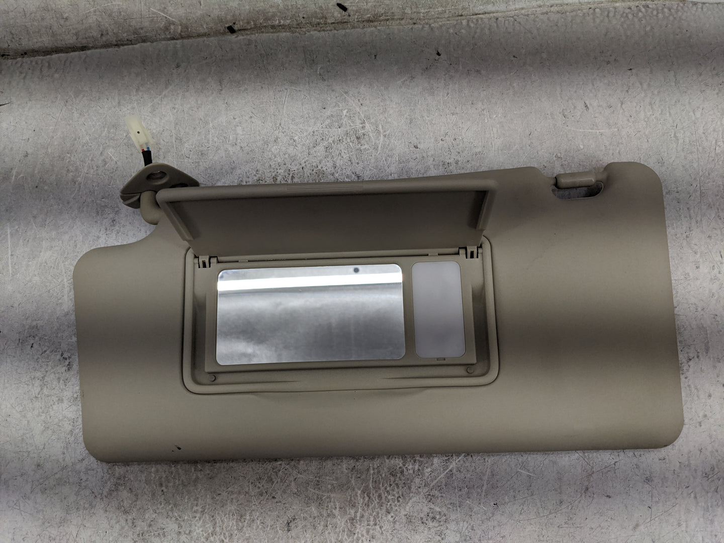 2011-2015 Nissan Rogue Sun Visor Shade Replacement Driver Left Mirror Fits Fits 2011 2012 2013 2014 2015 OEM Used Auto Parts