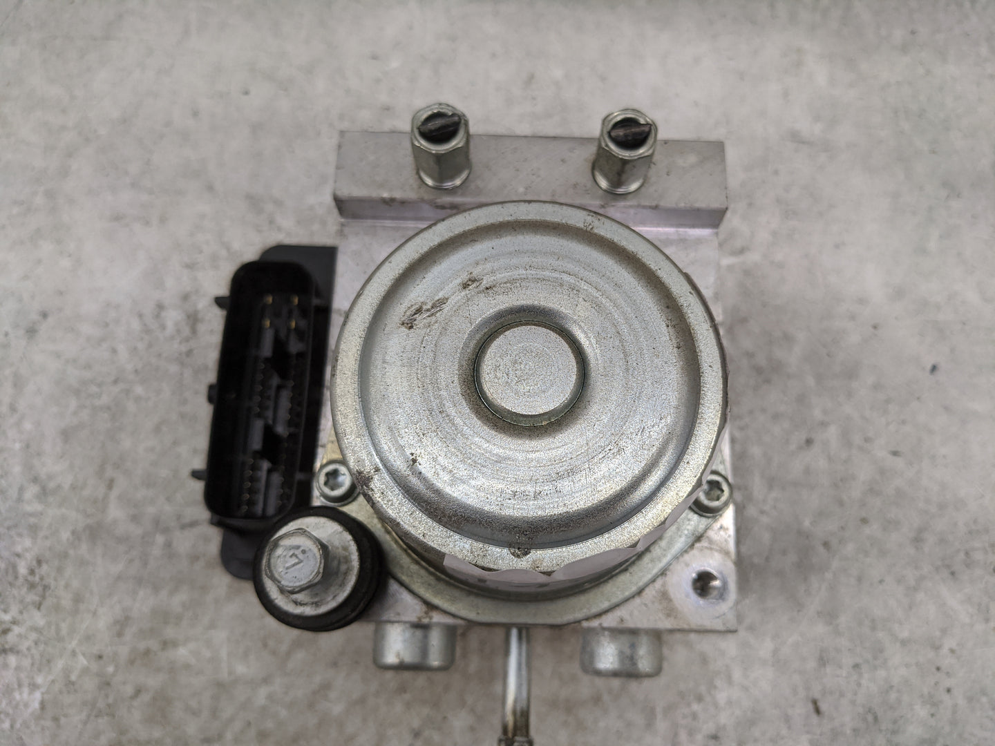 2012-2015 Nissan Rogue ABS Pump Control Module Replacement P/N:TD8405 2X101568 Fits Fits 2012 2013 2014 2015 OEM Used Auto P