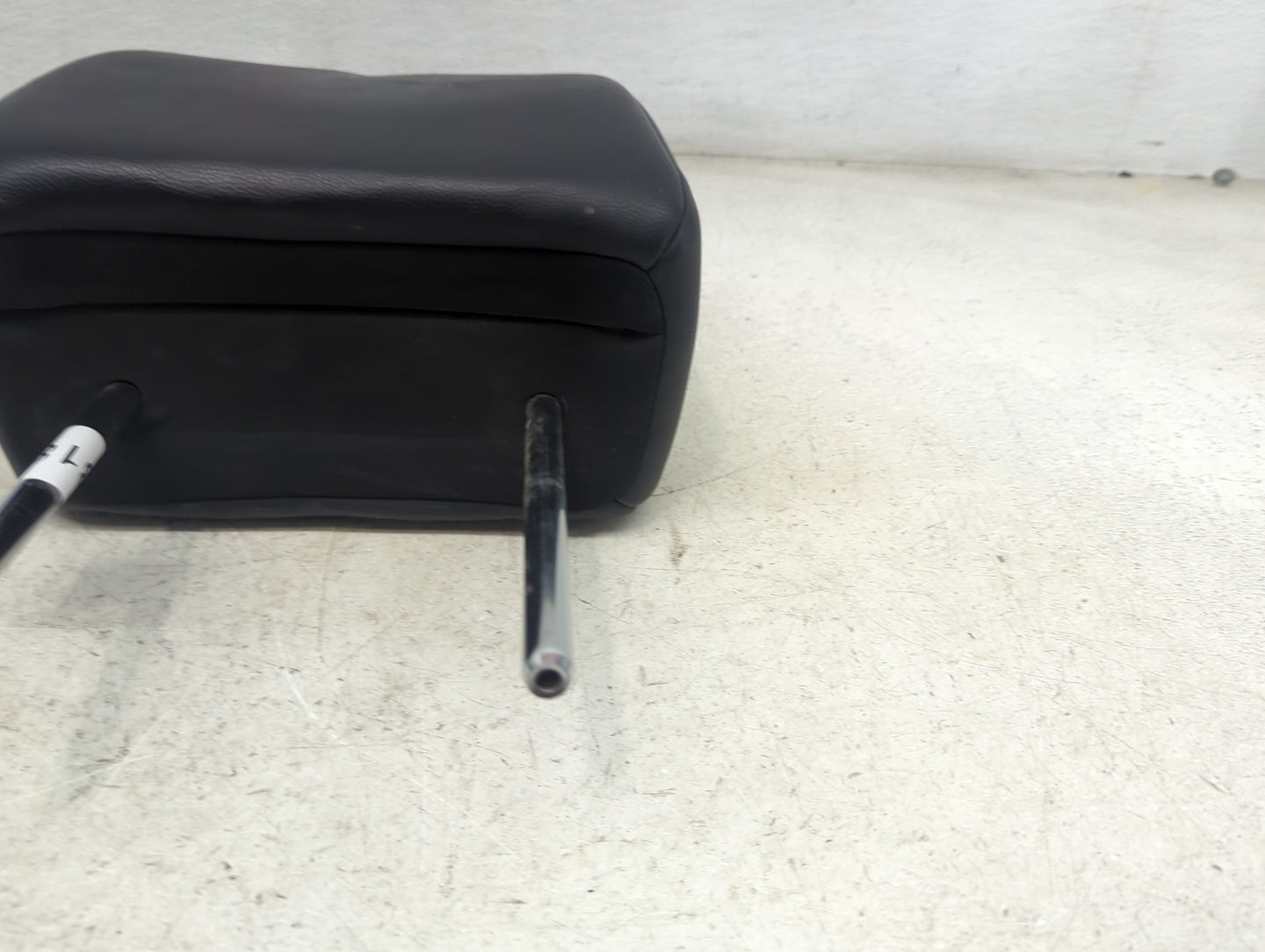 2013 Nissan Rogue Headrest Head Rest Front Driver Seat Black 1473189 - Oemusedautoparts1.com