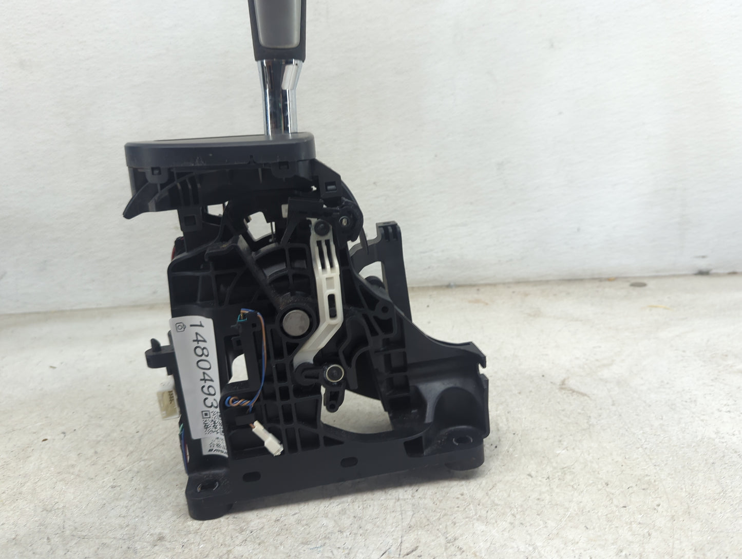 2013 Nissan Rogue Floor Console Assembly Shifter 1480493 - Oemusedautoparts1.com