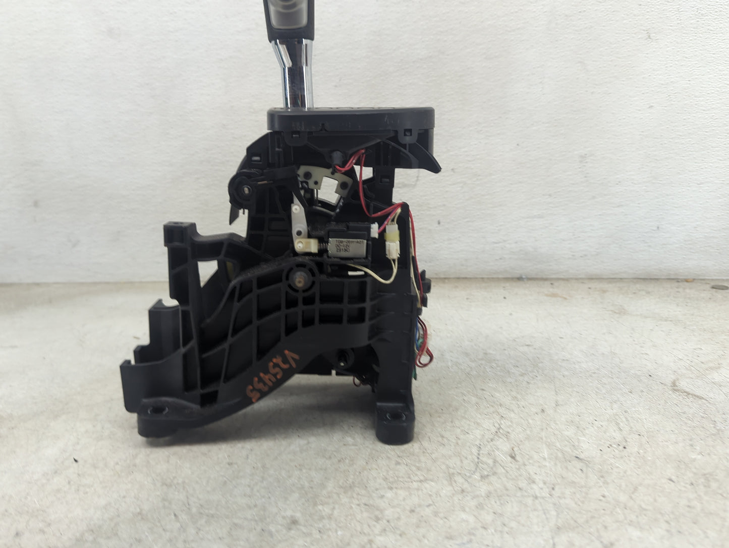 2013 Nissan Rogue Floor Console Assembly Shifter 1480493 - Oemusedautoparts1.com