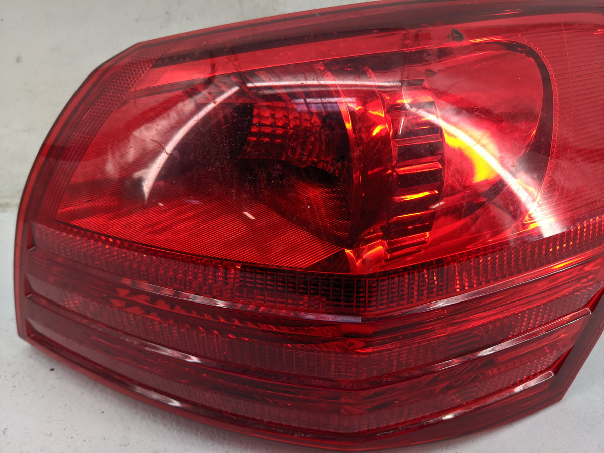 2008-2015 Nissan Rogue Tail Light Assembly Passenger Right OEM Fits Fits 2008 2009 2010 2011 2012 2013 2014 2015 OEM Used Au