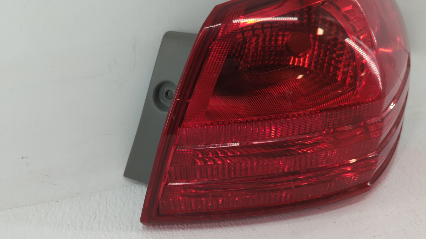 2008-2015 Nissan Rogue Tail Light Assembly Passenger Right OEM Fits Fits 2008 2009 2010 2011 2012 2013 2014 2015 OEM Used Au