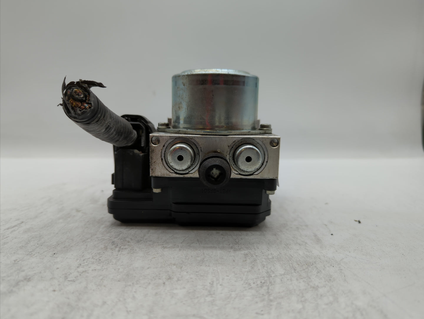 2012-2015 Nissan Rogue ABS Pump Control Module Replacement P/N:47660 JM04A Fits Fits 2012 2013 2014 2015 OEM Used Auto Parts