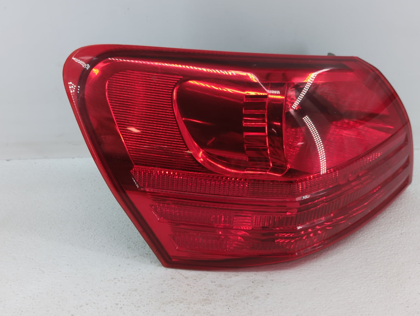 2008-2015 Nissan Rogue Tail Light Assembly Driver Left OEM P/N:DS685-B000L 2PA 946 099 Fits OEM Used Auto Parts - Oemusedaut