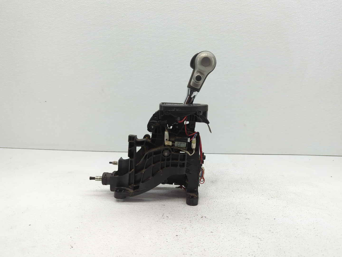 2013 Nissan Rogue Floor Console Assembly Shifter Black - Oemusedautoparts1.com