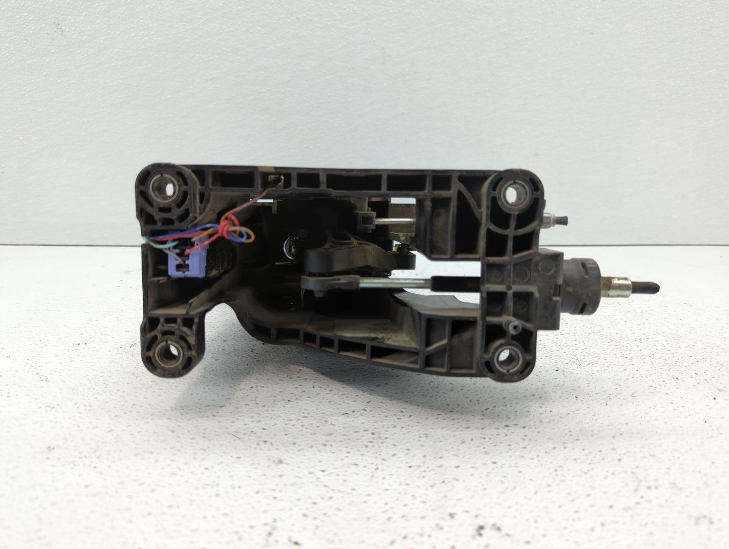 2013 Nissan Rogue Floor Console Assembly Shifter Black - Oemusedautoparts1.com