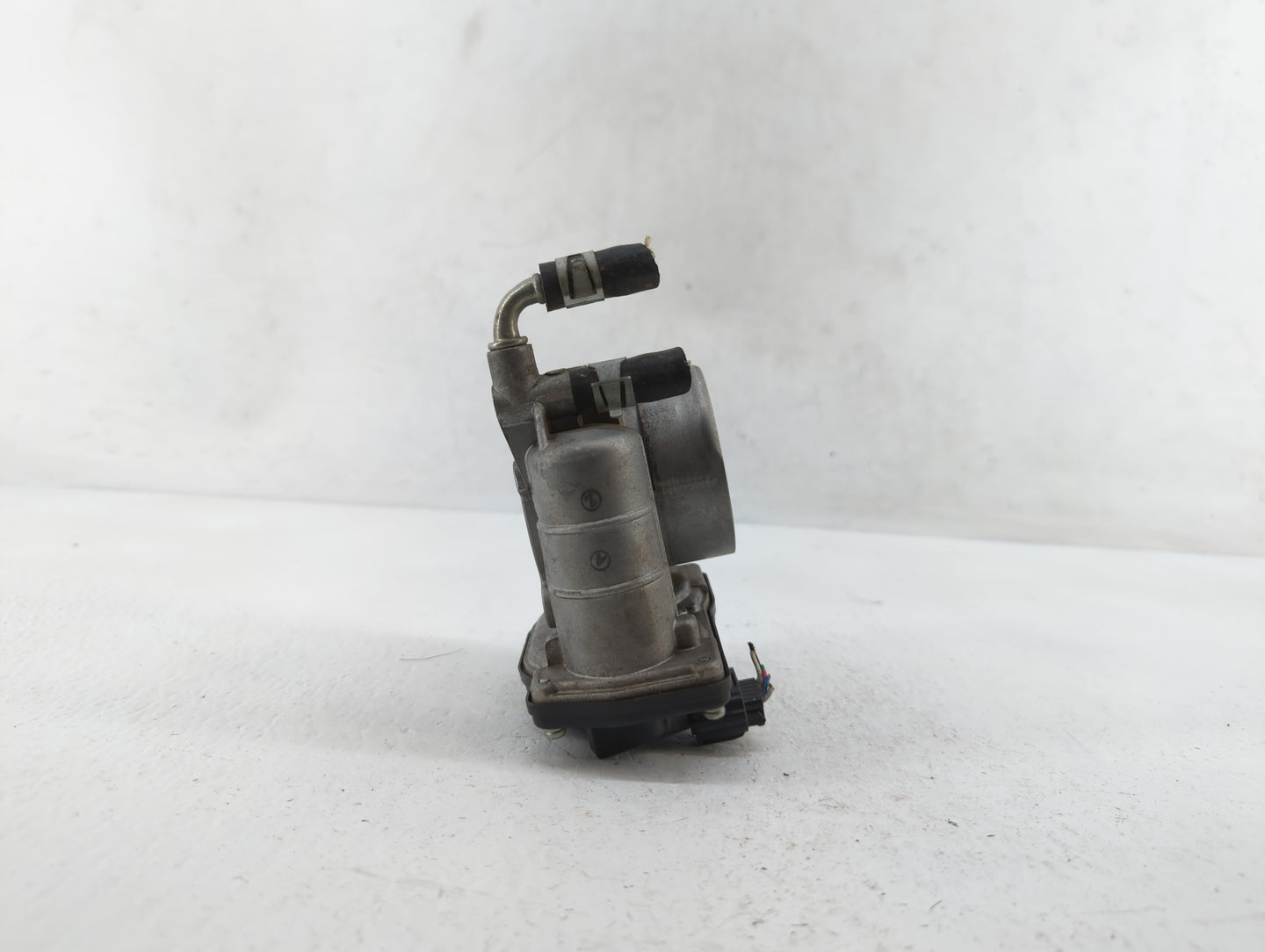 2011-2015 Nissan Rogue Throttle Body P/N:RME60-15 Fits Fits 2011 2012 2013 2014 2015 OEM Used Auto Parts - Oemusedautoparts1