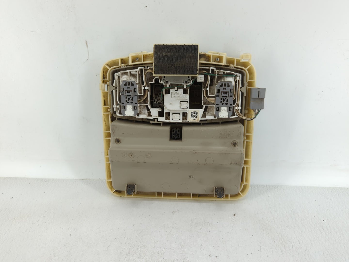 2013 Nissan Rogue Overhead Roof Console - Oemusedautoparts1.com